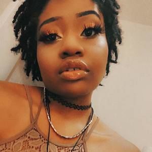 Meet your Posher, Joya